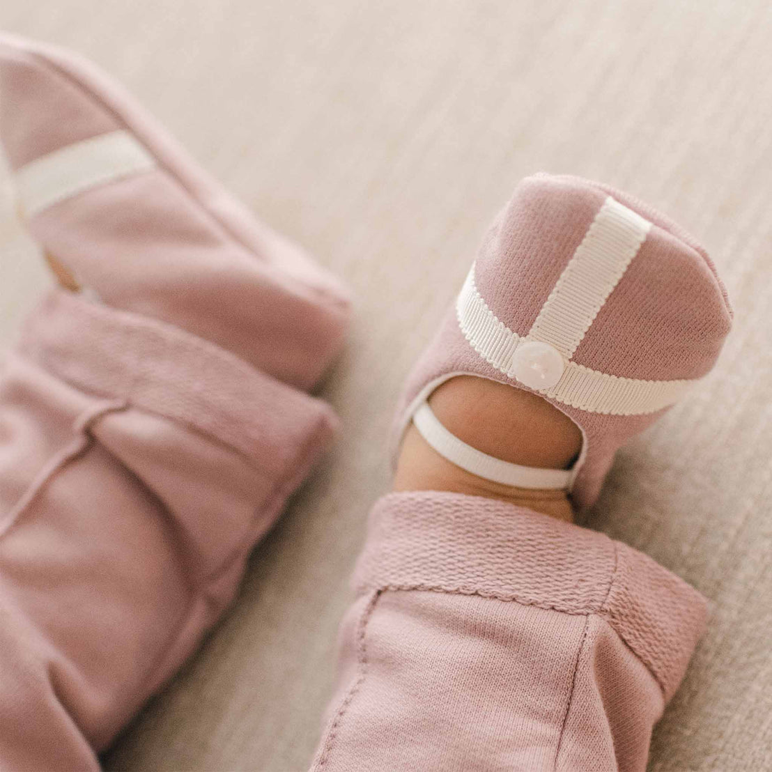 Mauve cotton baby boy booties